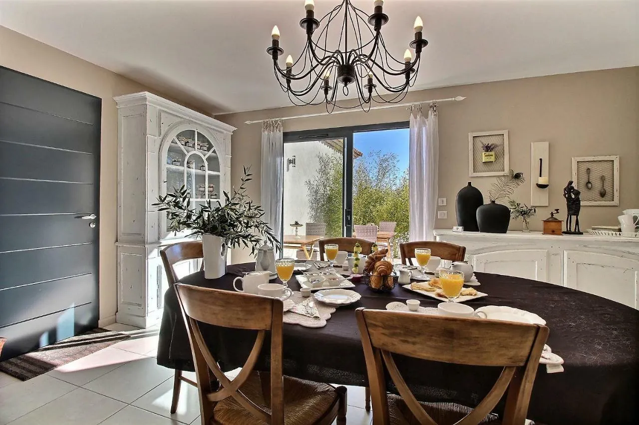 La Villa Aux Oliviers Flayosc 3*,  França
